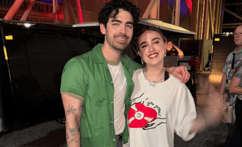 Así fue el encuentro de Joe Jonas y Ela Taubert en el Universal Mardi Gras