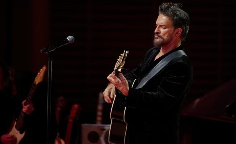 Ricardo Arjona estrena el video de “Todo Termina”