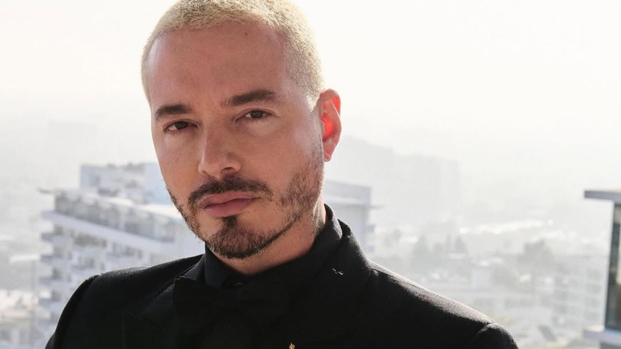 J Balvin consigue su 37º #1 en el Latin Airplay de Billboard con “Doblexxo” 