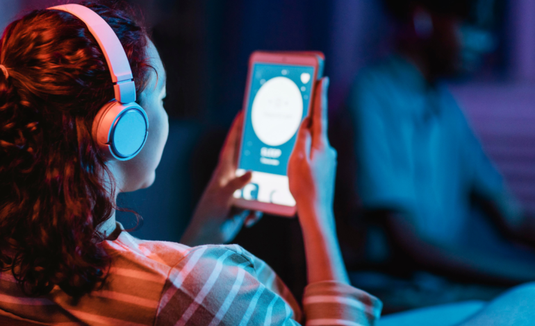 Ingresos mundiales por música grabada y streaming crecieron más lentamente en 2024