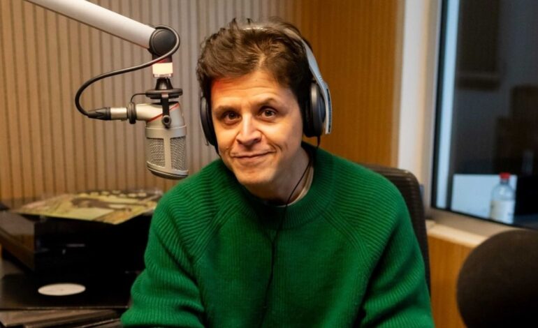 Alejandro Marín, el locutor colombiano que se ganó un Premio Simón Bolívar hablando de corridos tumbados