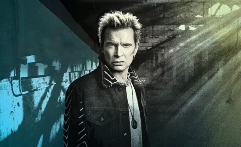 Billy Idol regresa tras una década de ausencia con nuevo álbum y un sencillo con Avril Lavigne