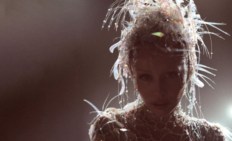 Miley Cyrus comienza a develar las canciones de su nuevo disco