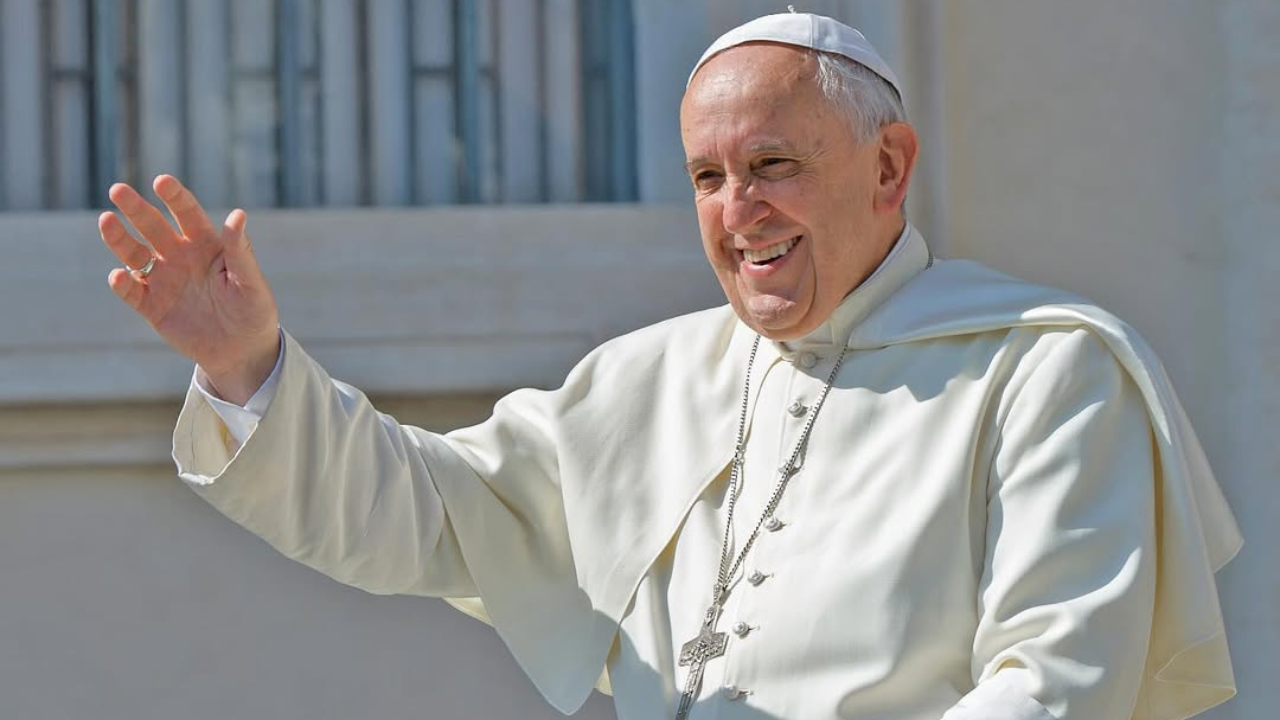 Sebastián Yatra, Gloria Estefan y más artistas latinos recuerdan al papa Francisco tras su deceso