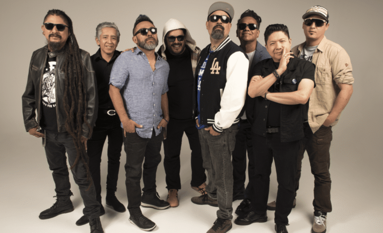 Panteón Rococó, la banda de rock que hizo tres sold outs en el estadio mexicano donde cantó Shakira