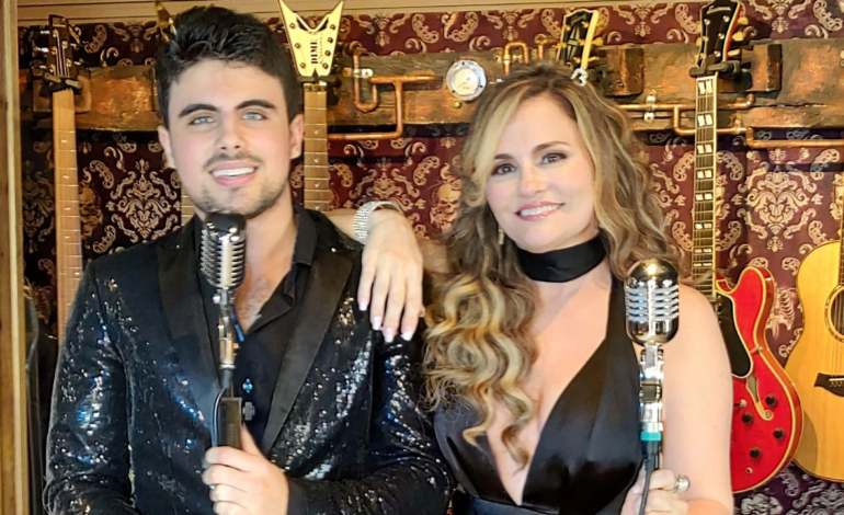 Aura Cristina Geithner le canta a la vida y al amor, con estilo vallenato y acompañada de su hijo
