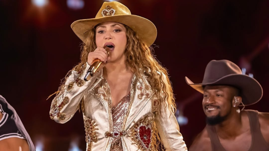 A ritmo de mariachi, Shakira rinde homenaje al corazón musical de México