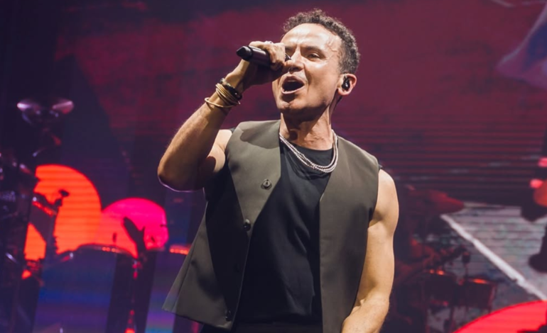 Fonseca dio inicio a su Tropicalia Tour con dos sold out completos en el Movistar Arena
