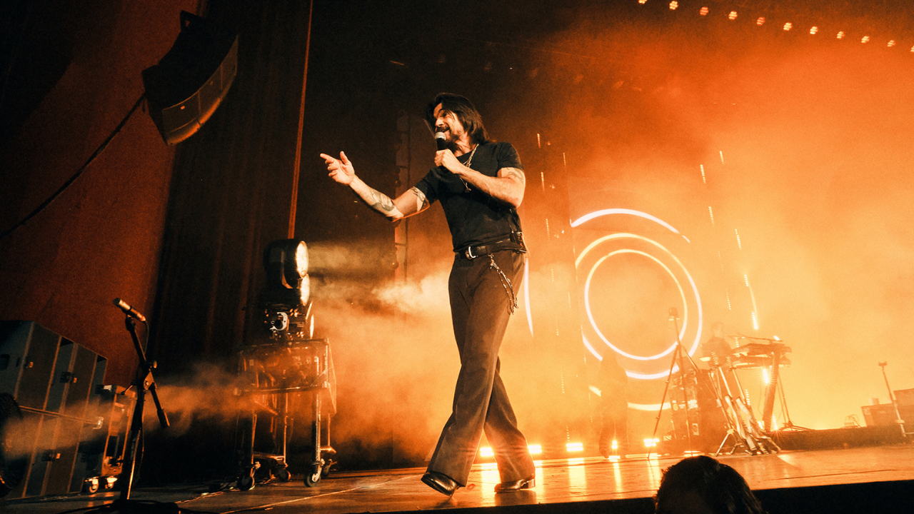 Juanes presentó en vivo “Una Noche Contigo”, su nueva canción inspirada en José José y Juan Gabriel