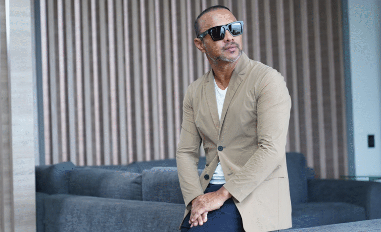 ‘D O B L E U U: La Experiencia’, el primer álbum de Wilfran Castillo como cantautor