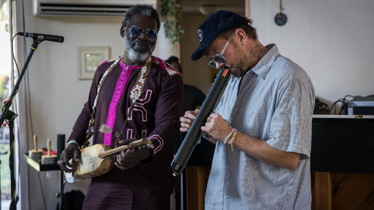 Damón Albarn canta en español con su proyecto Africa Express