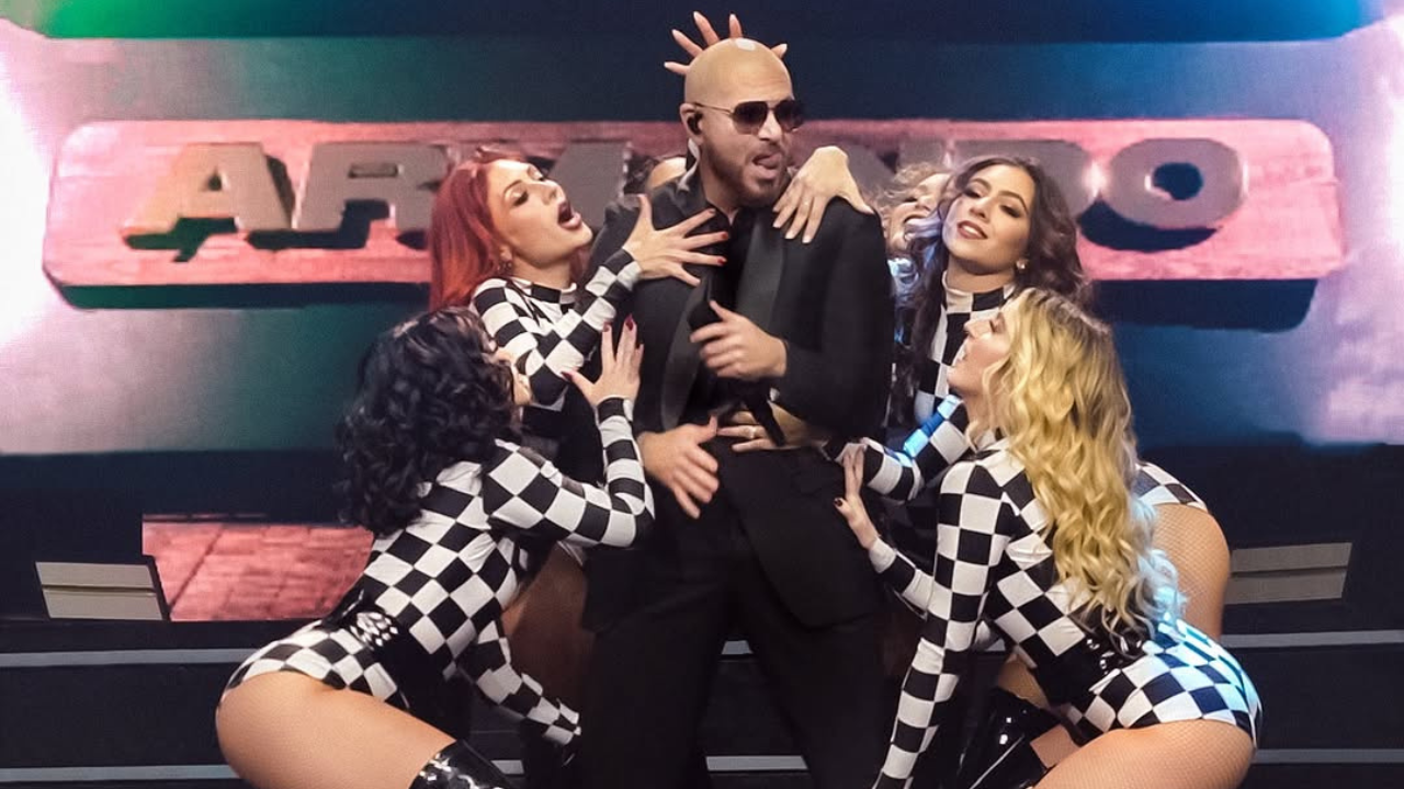 Pitbull responde a tendencia de fans disfrazándose de él en Reino Unido: ‘Es invaluable’