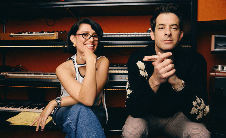Para su nuevo éxito, Mark Ronson se une a RAYE y a una importante marca de relojes de lujo