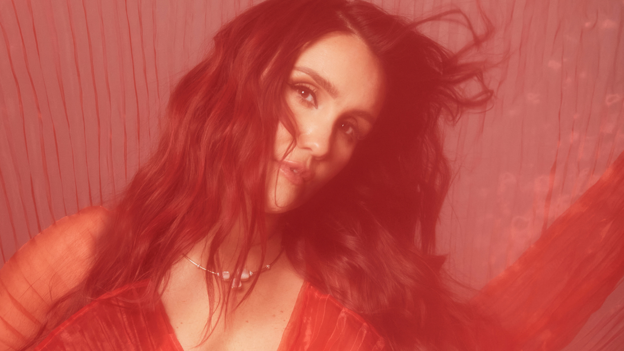 Dulce María regresa como solista: “Más allá de los números, o del fenómeno del que vengo, yo soy Dulce María”
