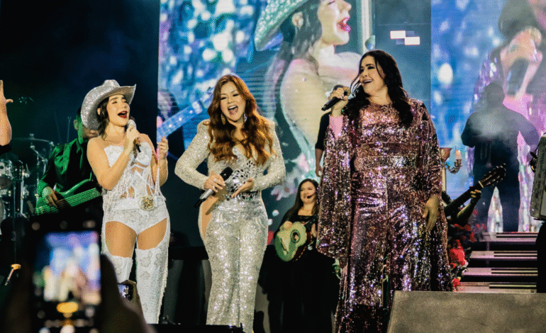 Paola Jara, Arelys Henao y Francy arrasan con Entre Tr3s Tour, que debutó con lleno total en Manizales