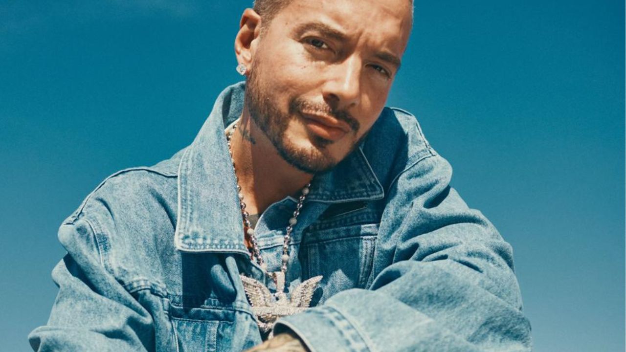 J Balvin se refugia y fortalece en ‘Mixteip’