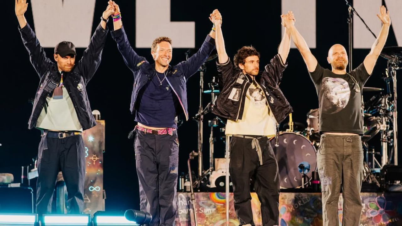 Chris Martin de Coldplay se recupera de escándalo de Kiss-Cam con dulce serenata a Messi y su esposa