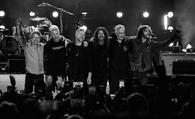 Foo Fighters celebran 30 años de carrera con el lanzamiento de “Today’s Song”