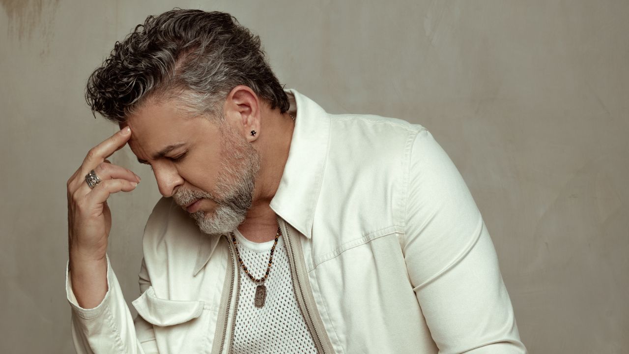 Luis Enrique celebra sus nominaciones y nos cuenta la historia de su éxito  “Yo No Sé Mañana”