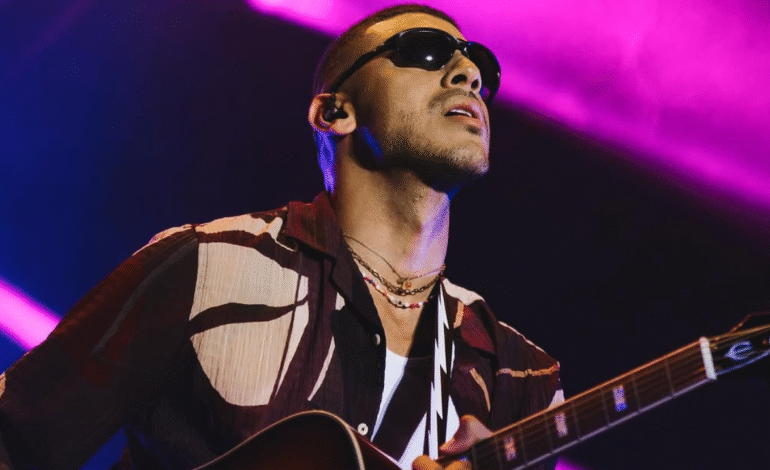 “Bajo El Agua”: la canción con la que Manuel Medrano convirtió una historia de amor en el despegue de su carrera discográfica