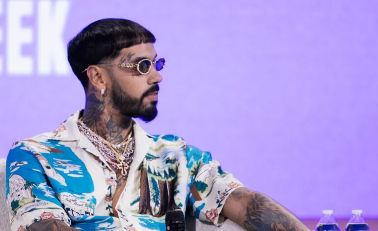 Anuel AA defiende a Bad Bunny: “Nos encantaron Shakira y Jennifer Lopez, ¿verdad?”