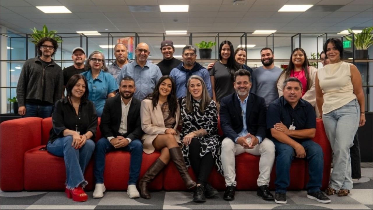Ángela Leiva firma con Universal Music, en un movimiento estratégico que impulsa su carrera global