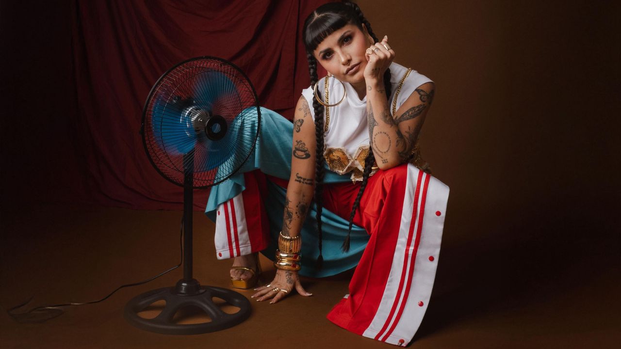 Martina La Peligrosa combina raíces y pop urbano en ‘Caribeña’