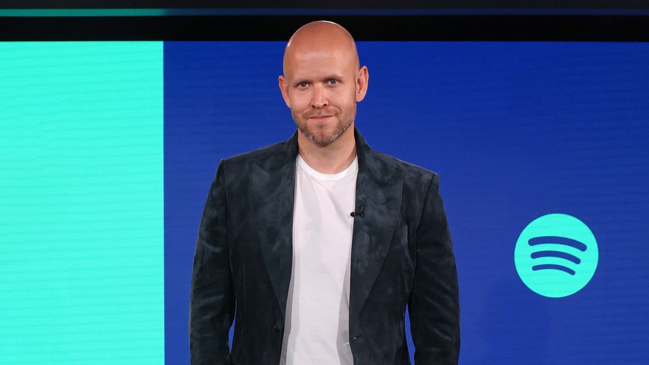 Daniel Ek de Spotify dejará su cargo después de dos décadas y nombra dos codirectores generales como reemplazo