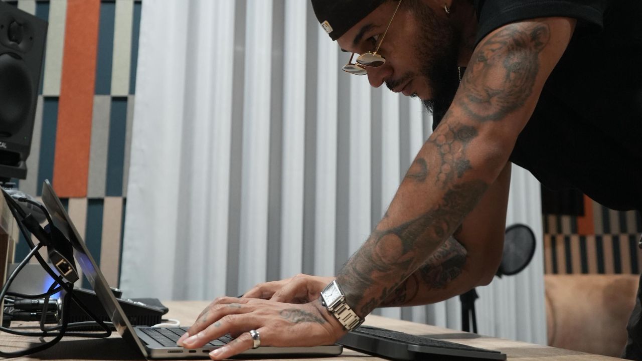 Gangsta: el productor nominado al Latín Grammy que transformó el sonido de Kapo, Ryan Castro y Fariana