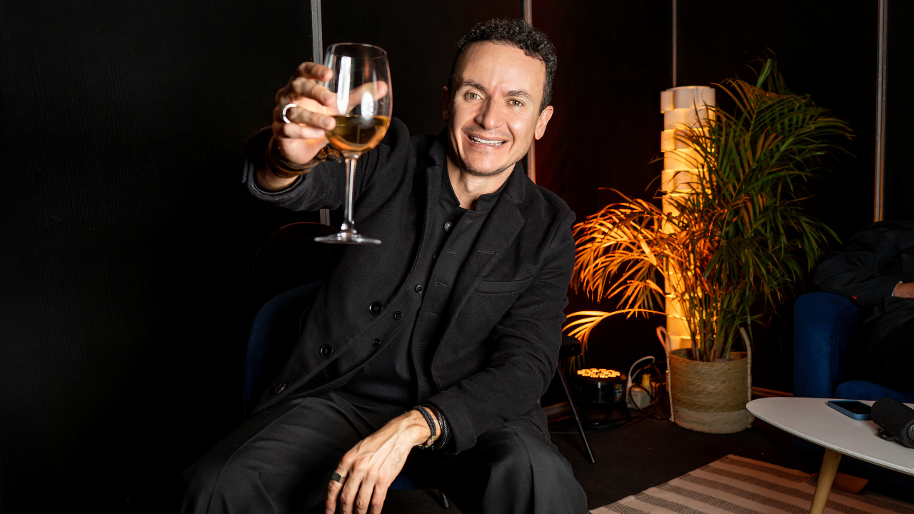 Fonseca presenta “Celebrar”, su nueva canción para Navidad y Año Nuevo