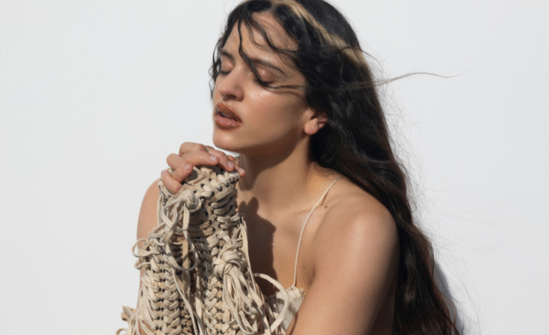 ‘LUX’ de Rosalía hace historia al debutar en el No. 1 de 5 listas de Billboard