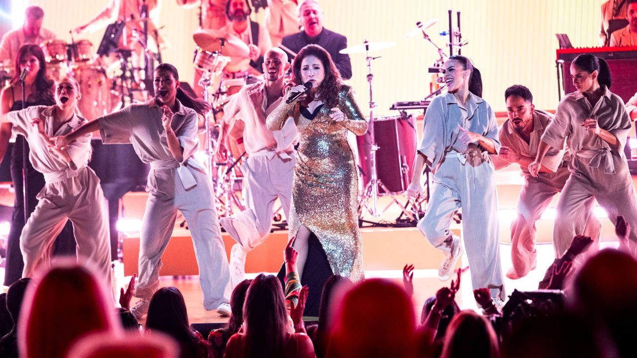 Los Grammy celebran la música latina con un homenaje a Gloria Estefan, Santana y Celia Cruz