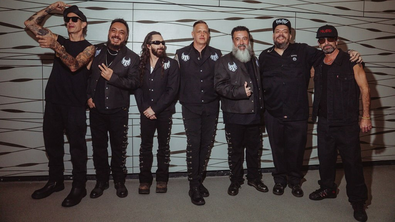 Molotov y artistas urbanos aztecas presentan “Viva México”