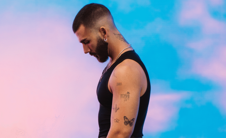 Manuel Turizo nos recuerda en una bachata que “por un pendejo no se llora”