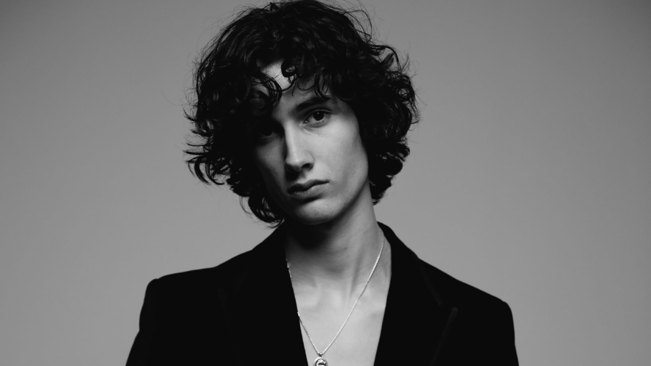 sombr se pone más emocional en “Homewrecker”