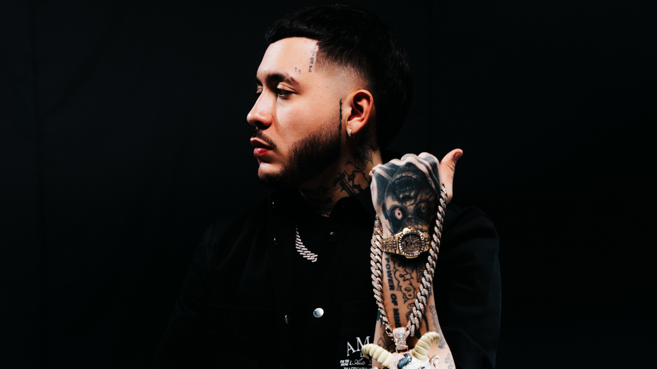 Cuatro canciones del álbum debut de Kris R. entran al Billboard Colombia Hot 100