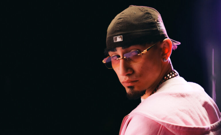 Omar Courtz, el artista firmado por Pitbull que entra con fuerza al Colombia Hot 100