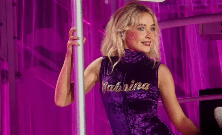 Sabrina Carpenter llegó con casa propia a su show en Bogotá