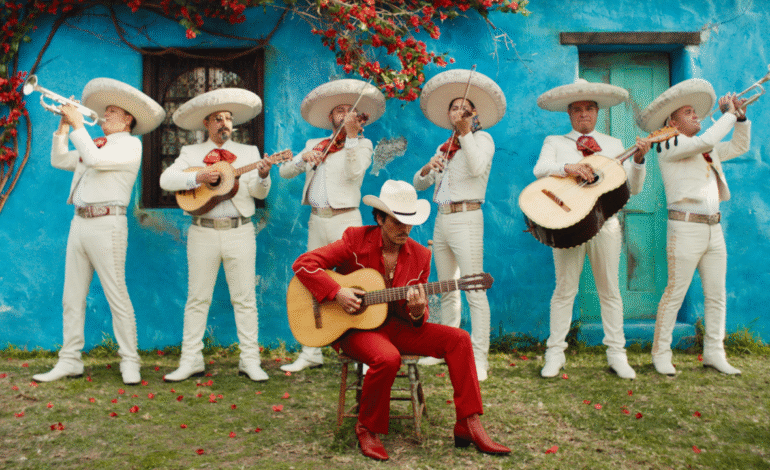 Cómo se creó el bolero ranchero “Risk It All” de Bruno Mars, No. 1 en el Global 200: ‘Probamos tantas versiones diferentes de esa canción’