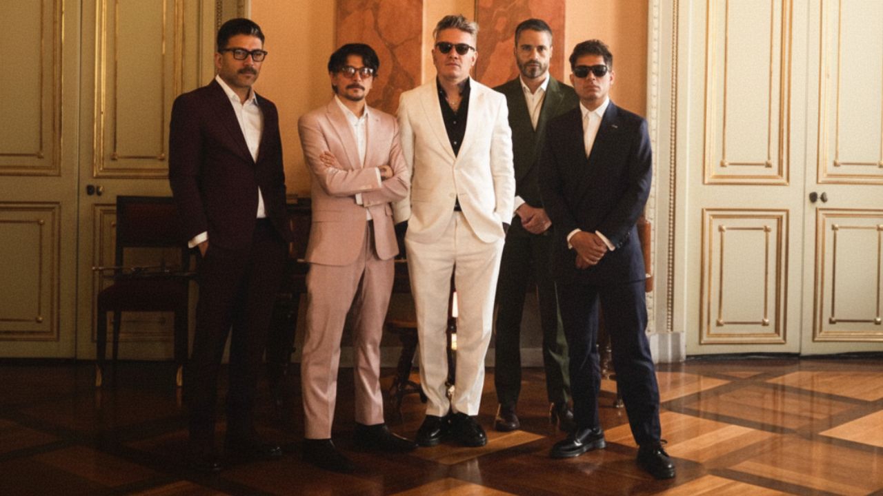 Diamante Eléctrico apuesta por formatos más íntimos con ‘Crudo Y Cursi’, desde el Teatro Colón de Bogotá