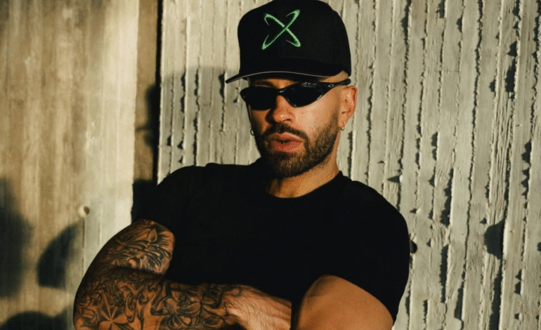 Feid avanza 36 posiciones, y se corona como el Greatest Gainer de la semana, con «La Mejor Música»