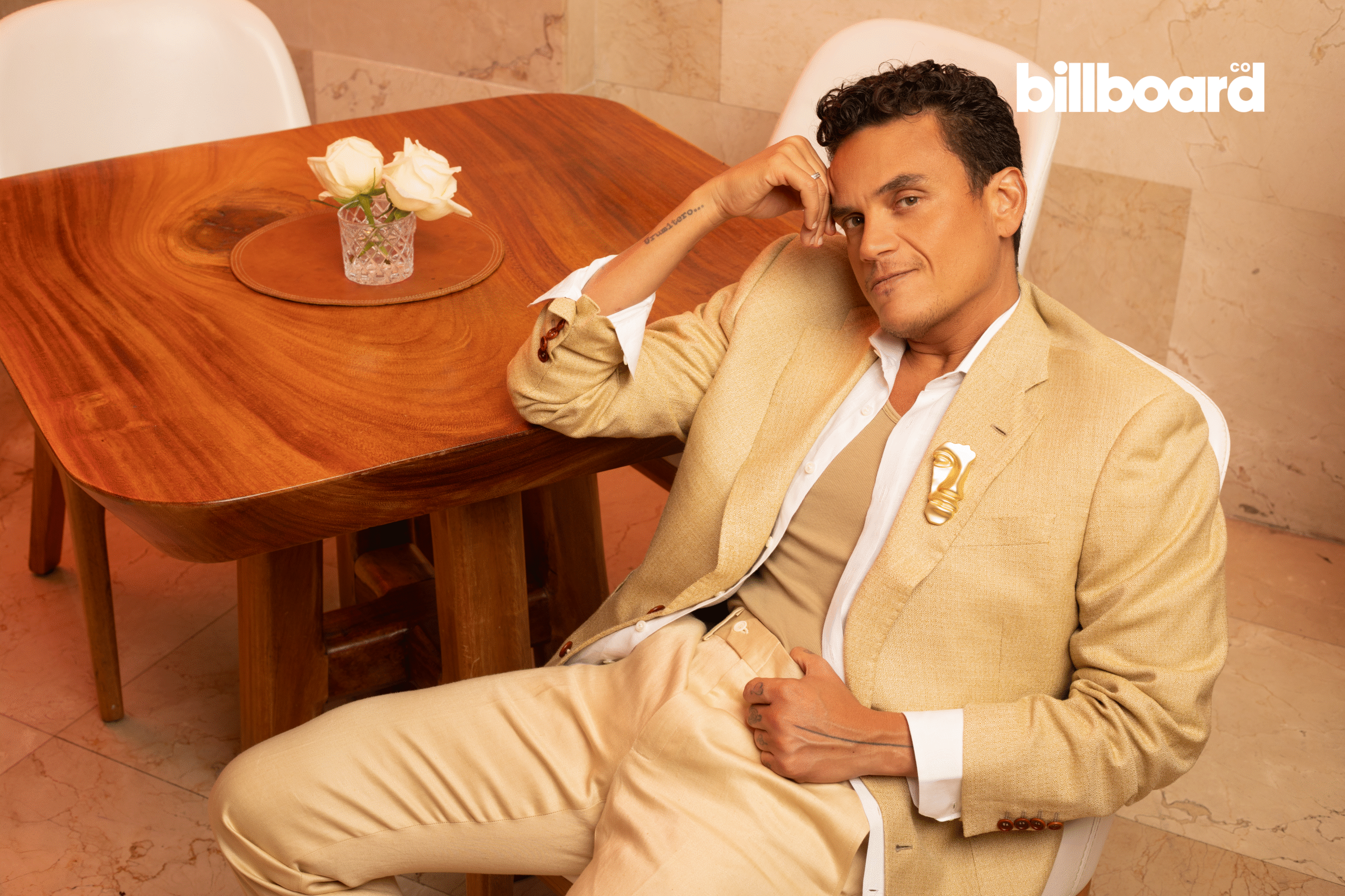 Silvestre Dangond: Un Rockstar con Poder Rojo