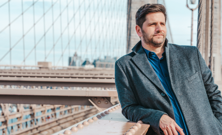 Nicolás Fernández, el empresario que cambia la relación entre los artistas y sus fans