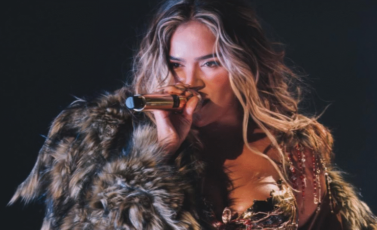 Karol G revela las fechas de su gira mundial Viajando Por El Mundo Tropitour 2026