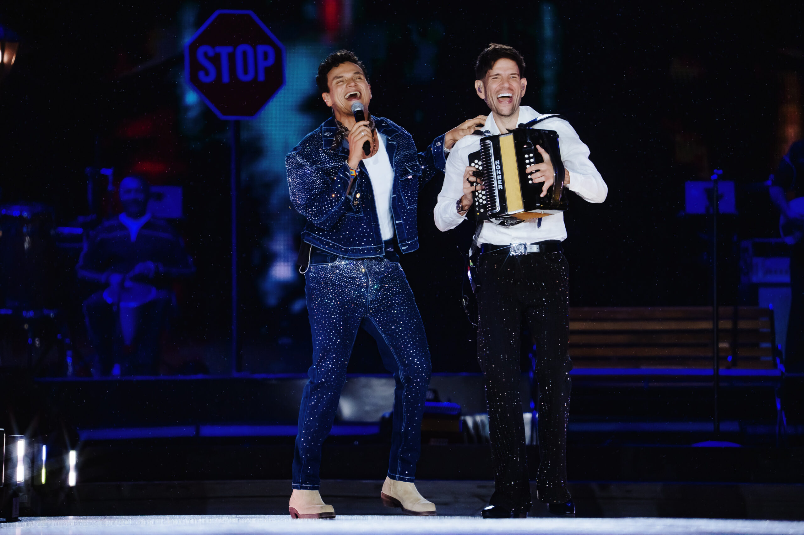 Con El Baile de Todos, Silvestre Dangond y Juancho De La Espriella cerraron la gira más taquillera de la historia en Colombia