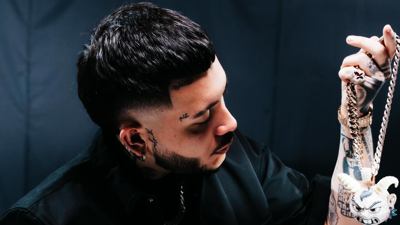 Kris R. logra nuevo Hot Shot Debut con “Lindos Recuerdos” en el Billboard Colombia Hot 100