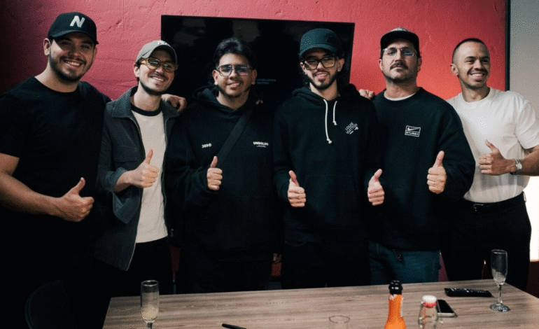 Con solo dos años de trayectoria, CARABIN3 firma con Warner Music Andina