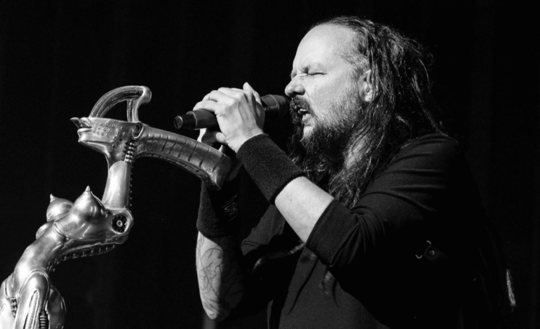 Korn revivió la adolescencia de más de 20.000 asistentes