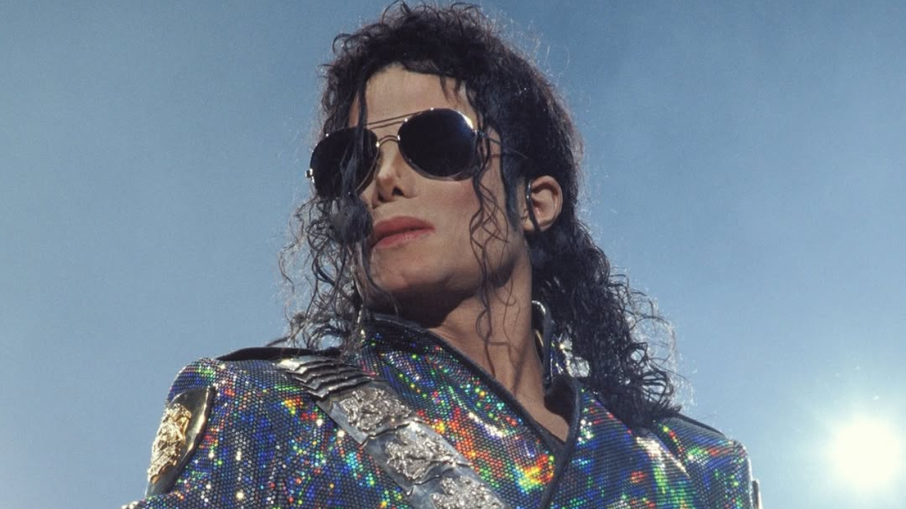 A una semana del estreno de su película, Michael Jackson debuta en el Colombia Hot 100