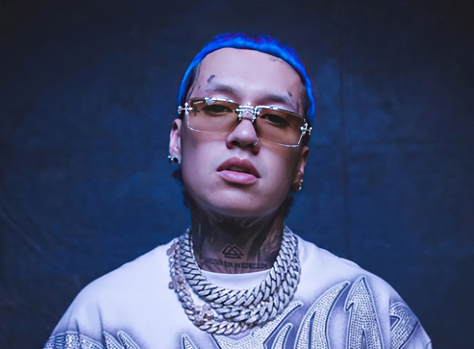 Blessd triunfa con 12 temas de EL PEOR HOMBRE DEL MUNDO en el Billboard Colombia Hot 100